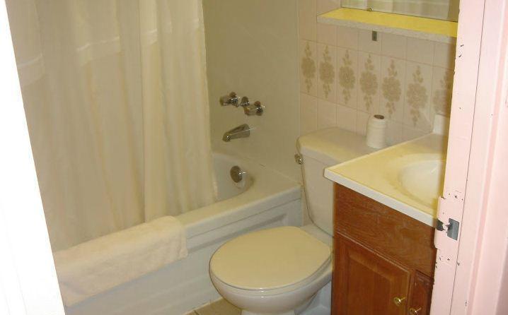 Queensway Motel Toronto Room photo